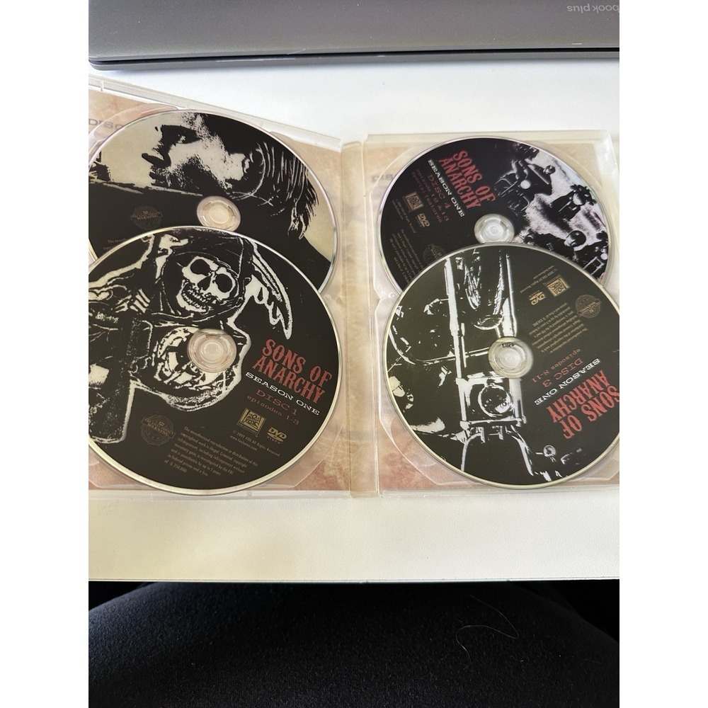 Sons of Anarchy 1st Season 4-Disc Set - Picture 3 of 3